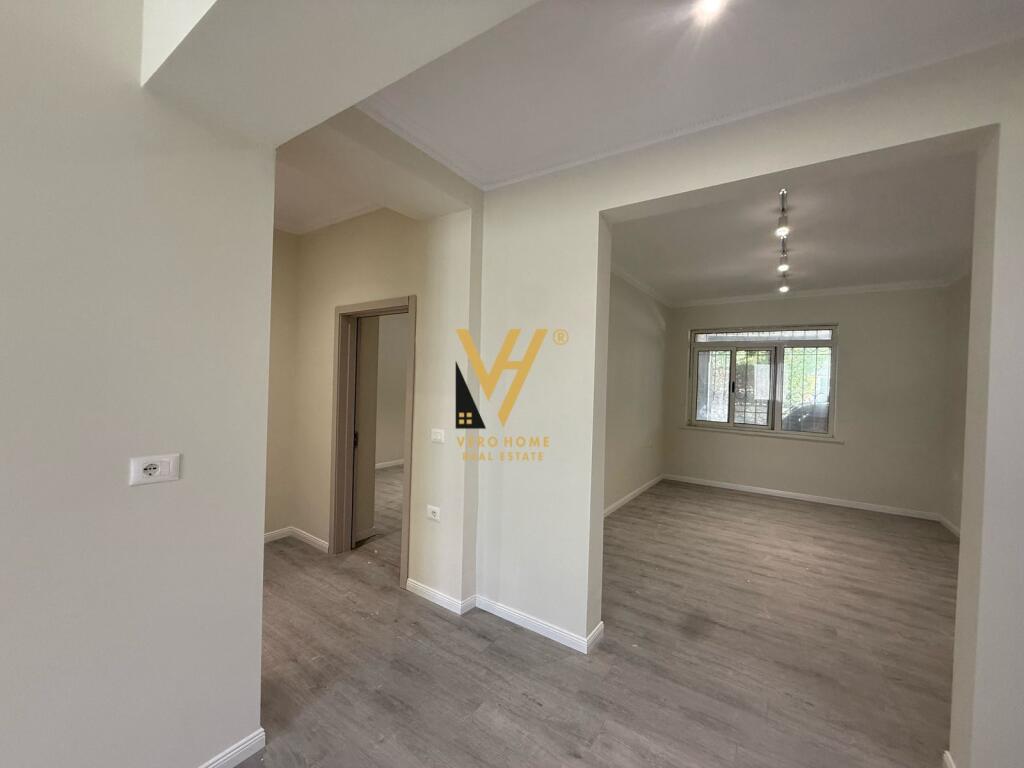 BUSINESS PREMISES 80 M2 FOR RENT IN BLLOK 1,500 EURO