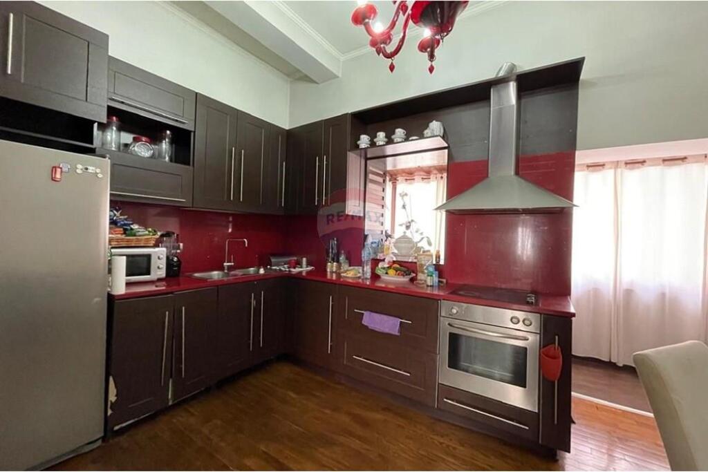 Jepet apartament me qira ne Qender 2+1+2 prane Sheshit Skenderbej