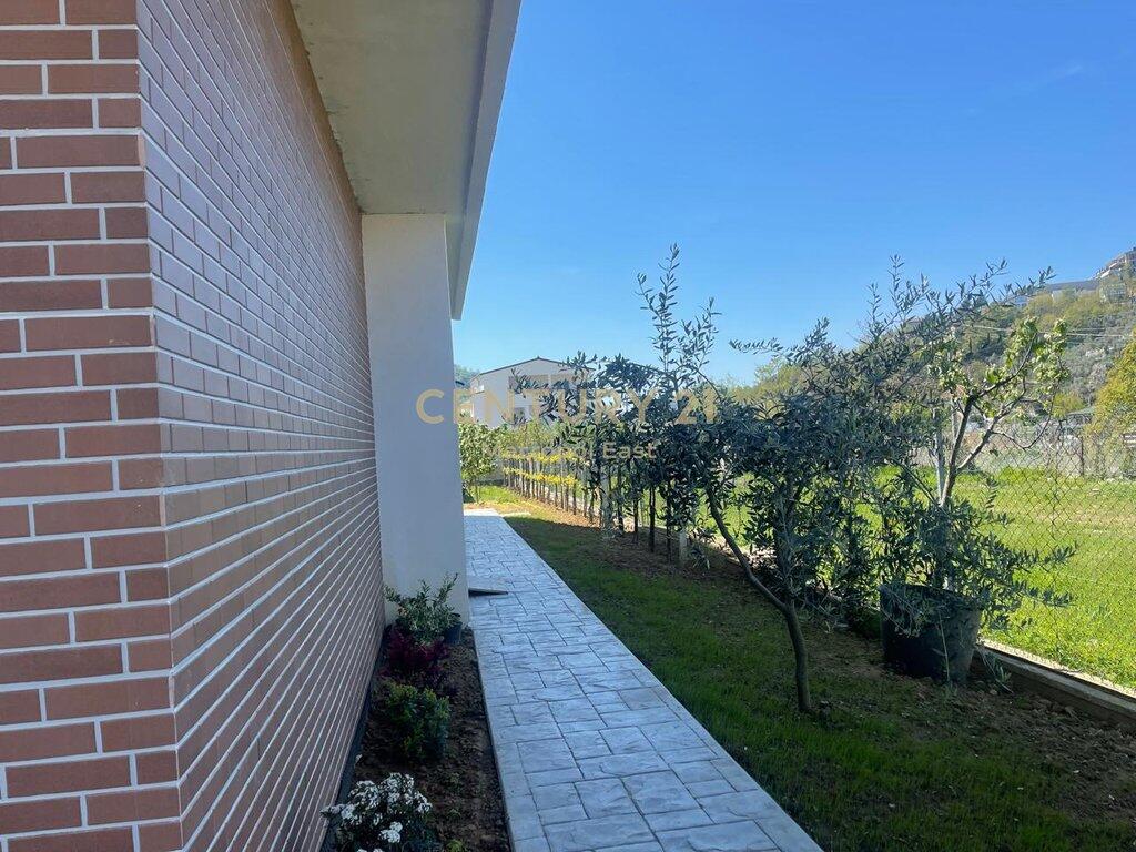 AFFITTASI PER ATTIVITÀ COMMERCIALE VILLA SU DUE PIANI VICINO A TEG