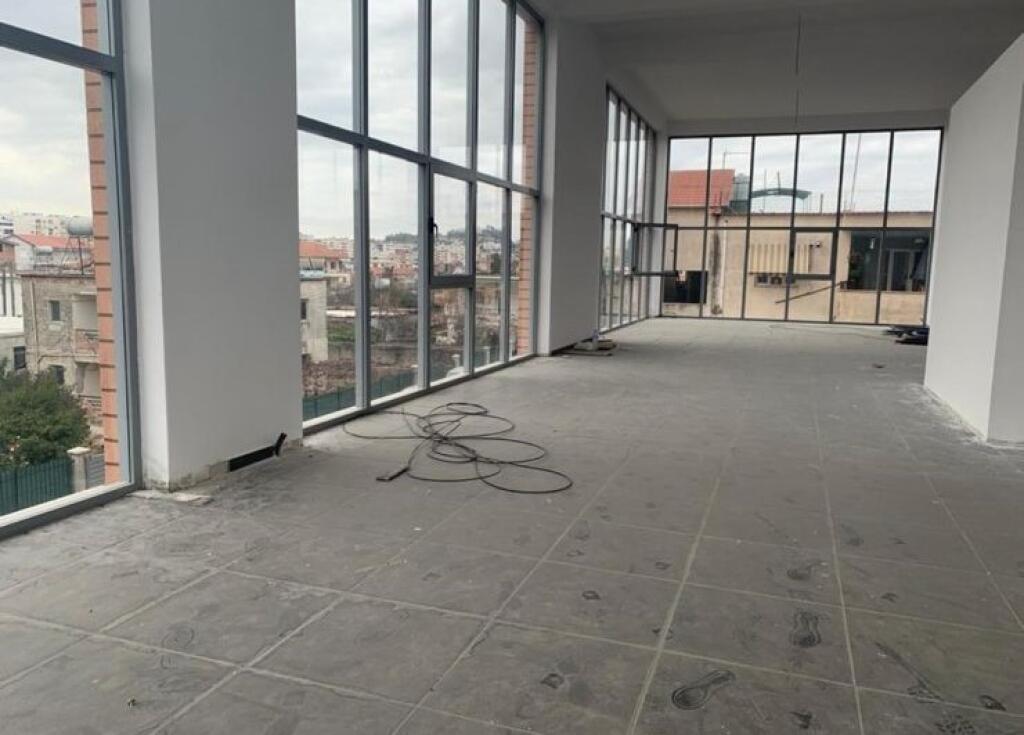 **🏢 Locale in Affitto - Vicino a Golden Park 3**