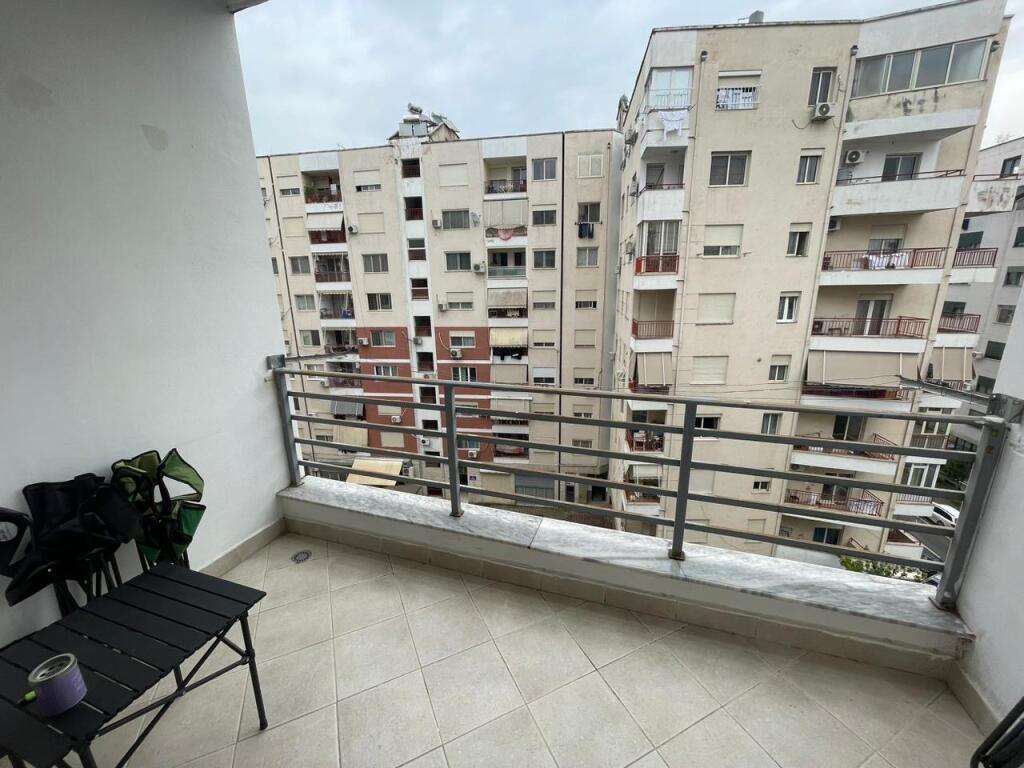 2+1,arredato misto mame,400 euro