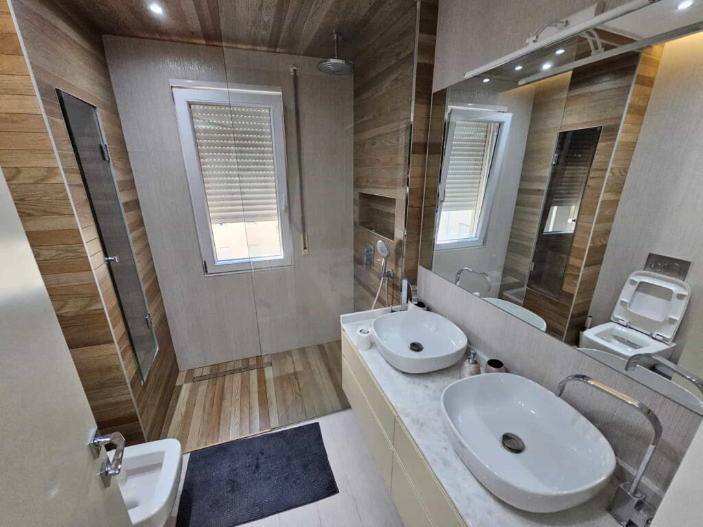 Apartament Me Qera Lux 2+1+2 tek Kopshti Zoologjik (ID B2201418) Tirane