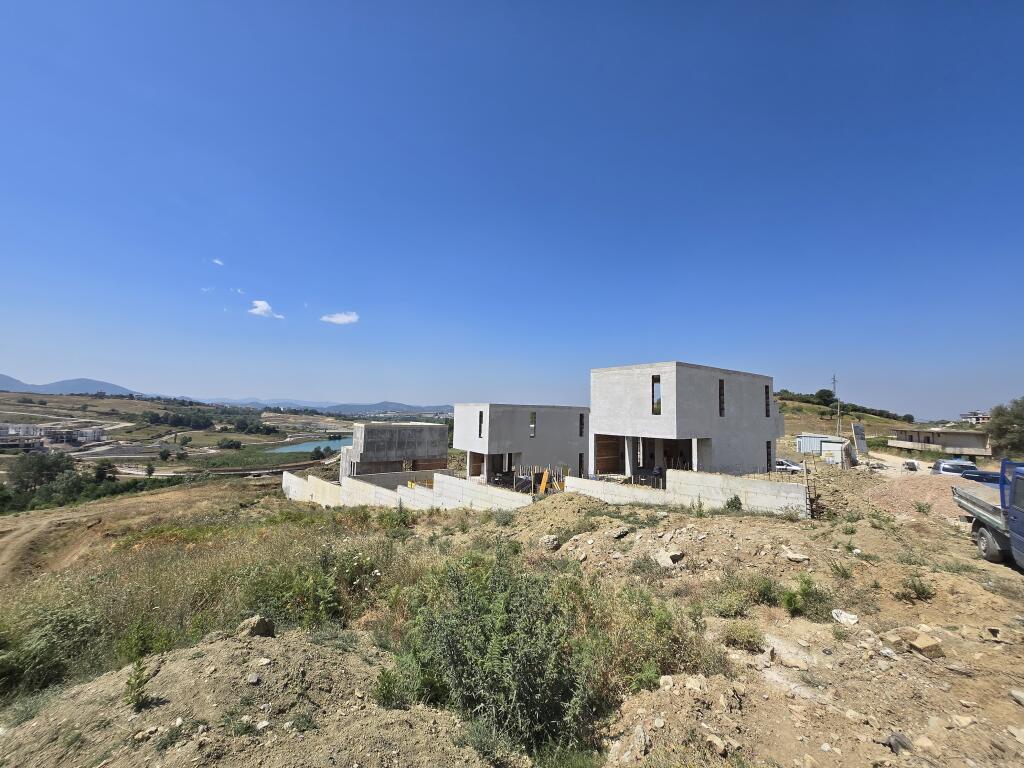 Villa 3+1+3 with swimming pool For Sale in Farkë, Milord Residence