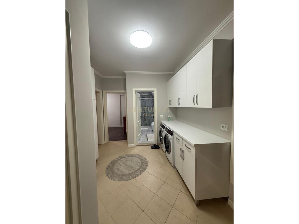  2-Bedroom Apartment for Sale – 2 Minutes from Skanderbeg Square!