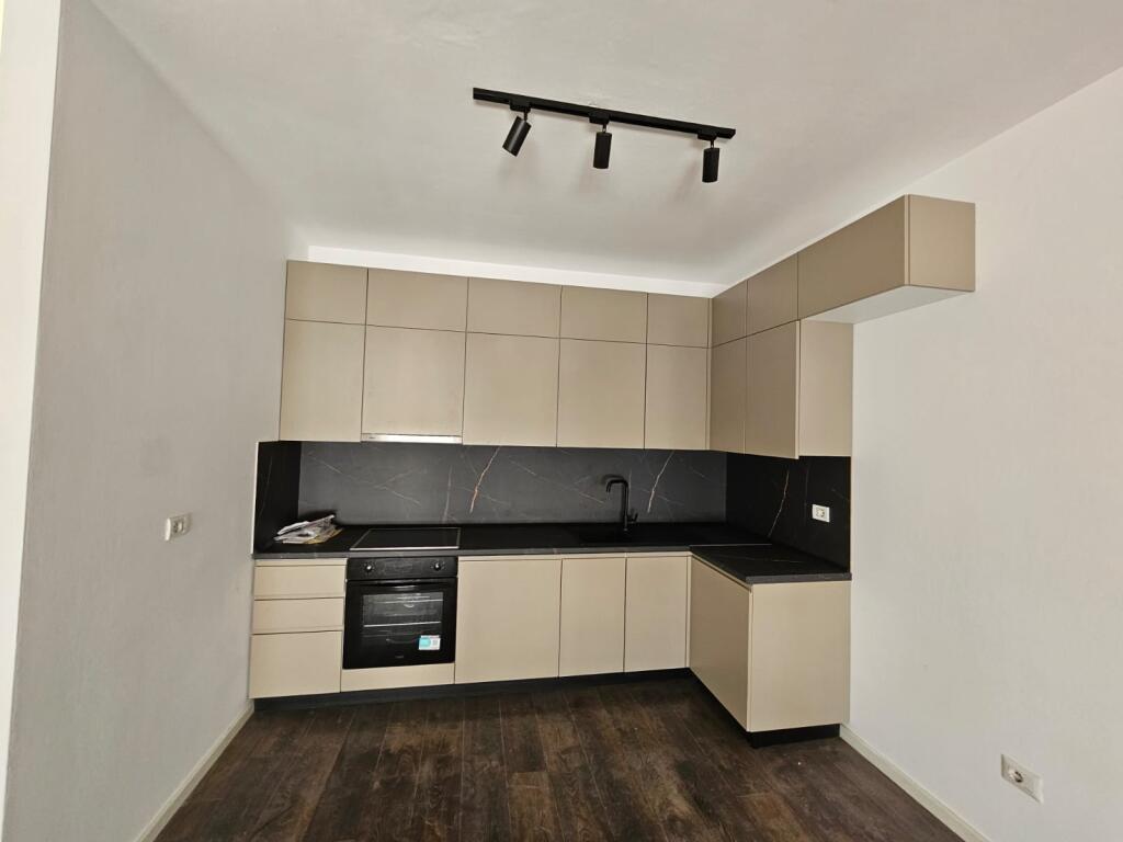 Apartament 2+1 per qera tek Rruga e Dibres!