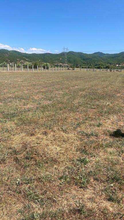 Shitet 3750 m² toke me dokumenta te rregullta ne Arbane