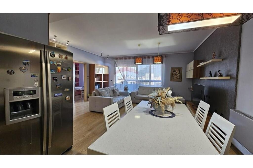 Apartameent 3+1+2 per qira tek Rruga E Dibres !