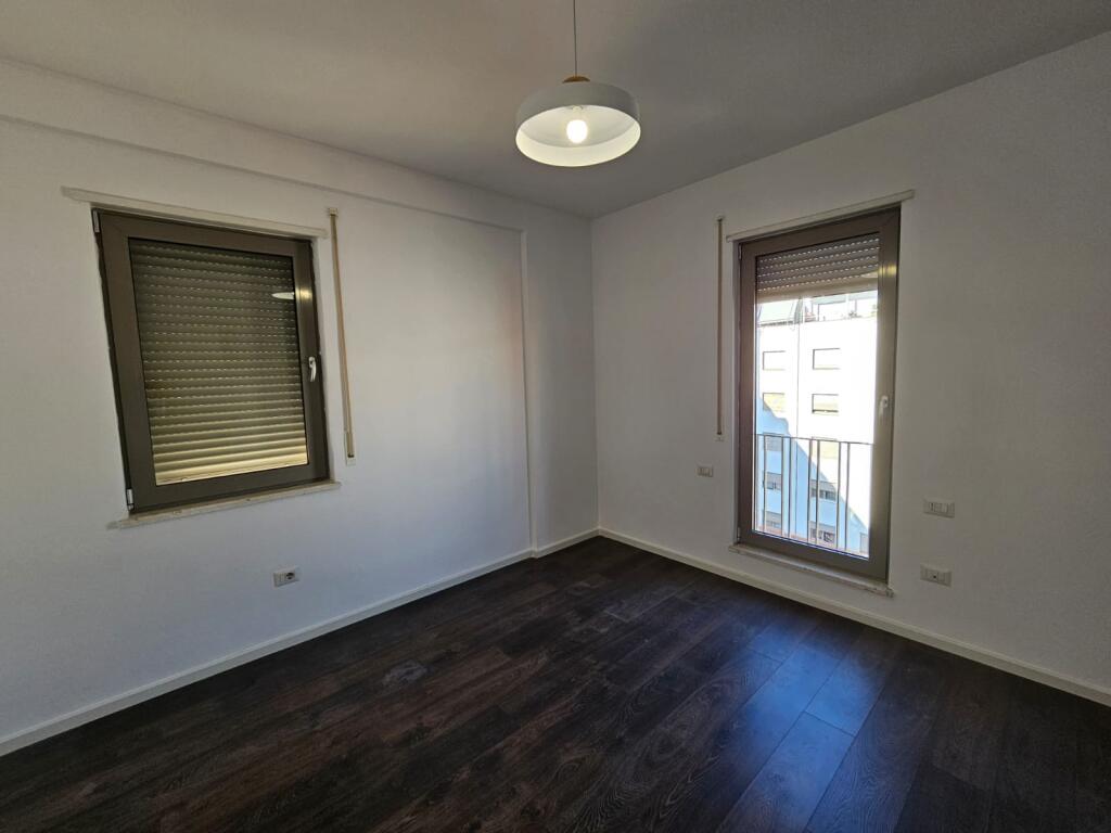 Apartament 2+1 per qera tek Rruga e Dibres!
