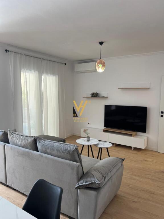 JEPET APARTAMENT 2+1+BLK ME QIRA TE BLV. ZOGU I 1, 950 EURO