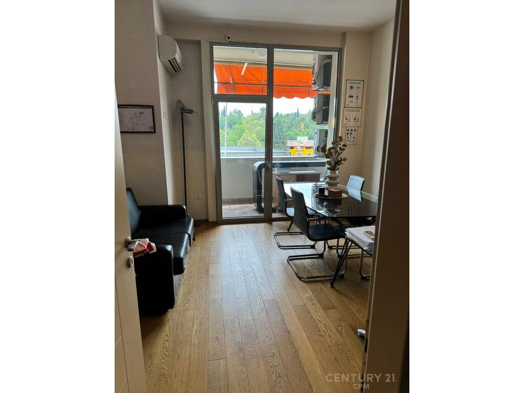 Jepet apartament me qira per zyra tek Garda.