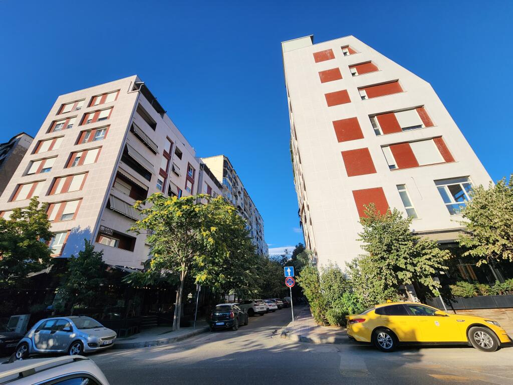 Vendesi Locale / Magazzino (dietro l'ex UET - bar Fame) piano -1 | Sup 319 m² 220.000€