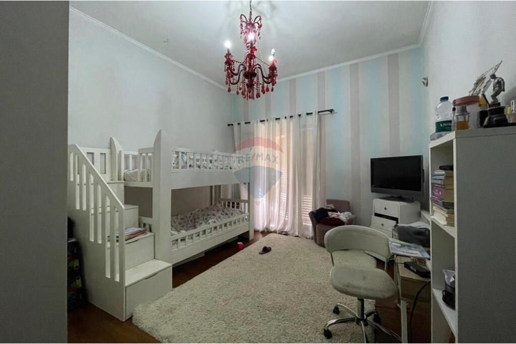 Jepet apartament me qira ne Qender 2+1+2 prane Sheshit Skenderbej