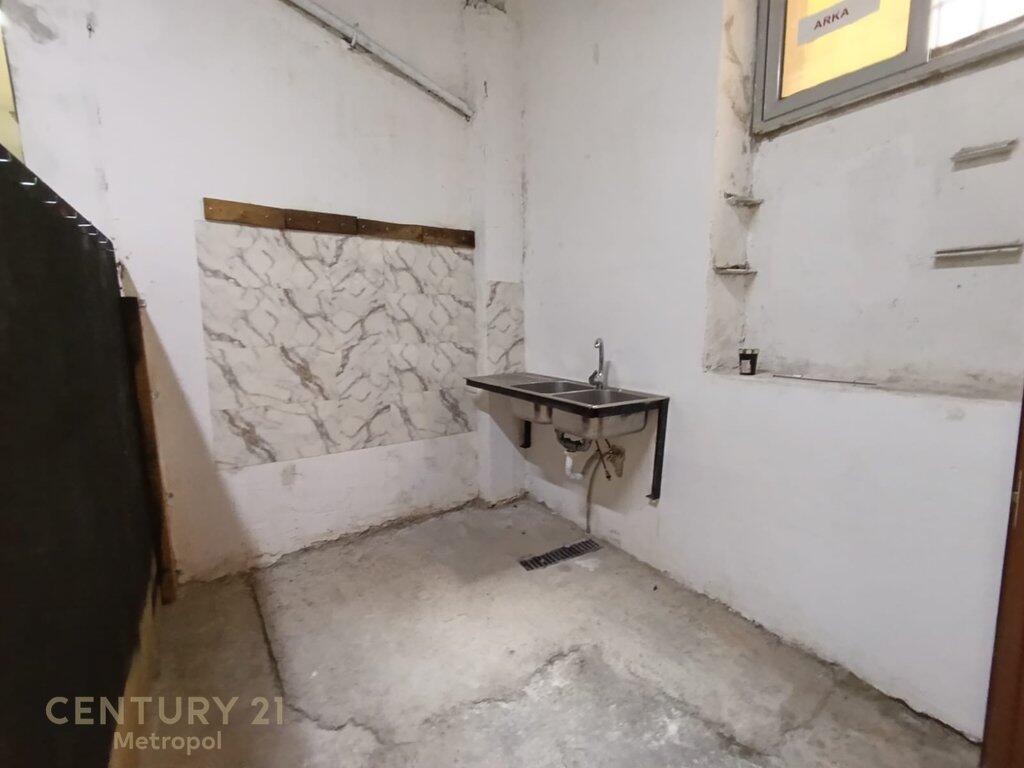 MAGAZZINO IN AFFITTO VICINO A SIRI KODRA!