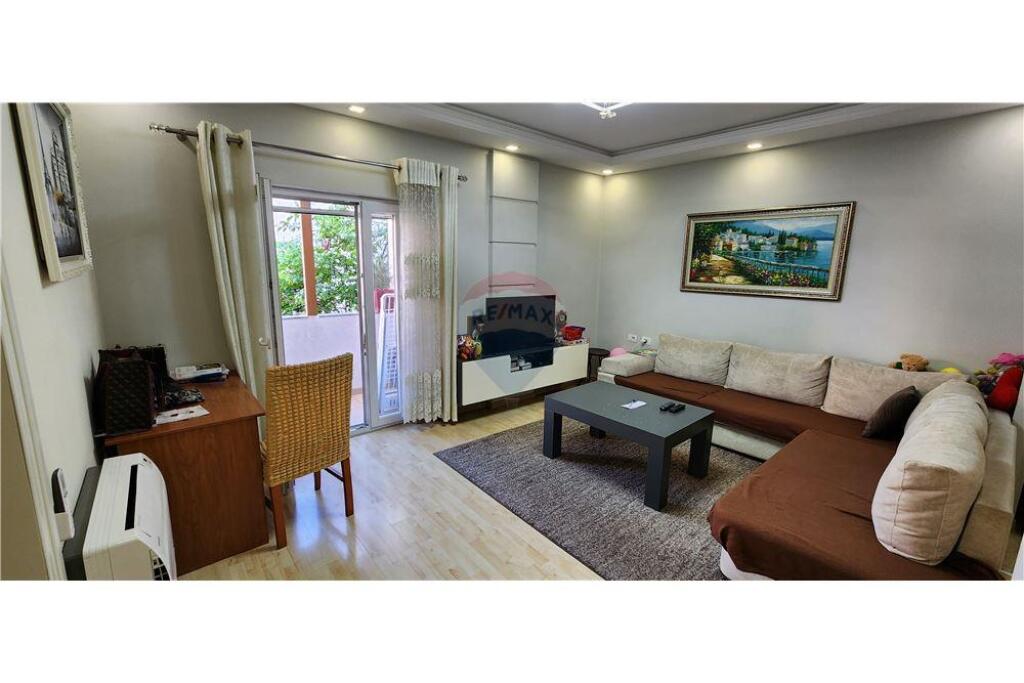 Apartament 2+1 per shitje, Rruga 5 Maj