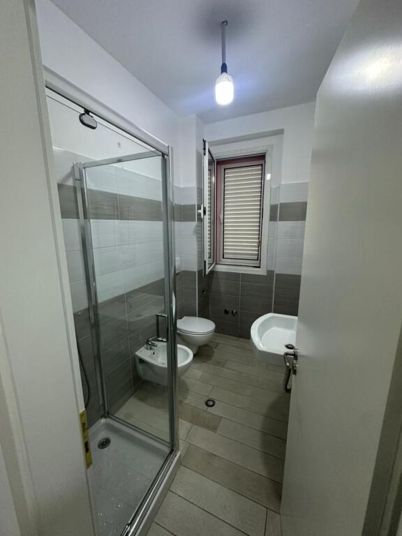 Apartament me qera 2+1+2