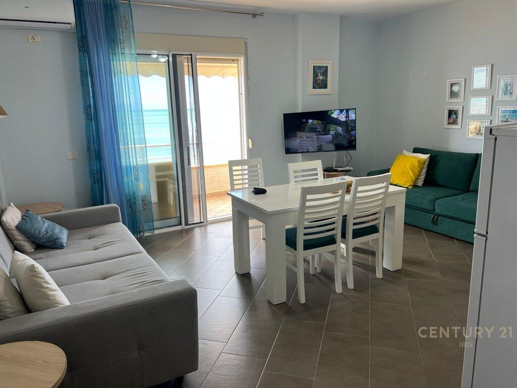 Apartment 1+1 for sale with an area of 70 m² in Shkëmbin e Kavajës, Durrës, just a few steps from the sea. The apartment is located in a building from 2010, fully furnished and offers a beautiful panoramic view of the sea. It has an elevator and parking possibilities. Price: 157,000 euros.