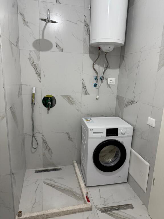 🚪Jepet me qera Apartament 2+1  📍Adresa : Ali Demi Magalem 21 💶Cmimi 550€