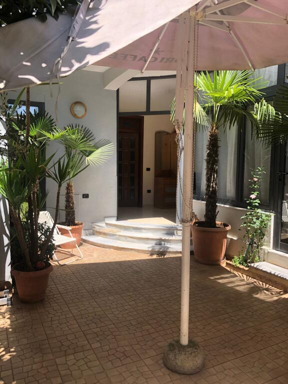 📢 Affittasi Parte di Villa – Medreseja, Via Hafiz Ibrahim Dalliu 💶 Prezzo: 50.000 Lek / mese