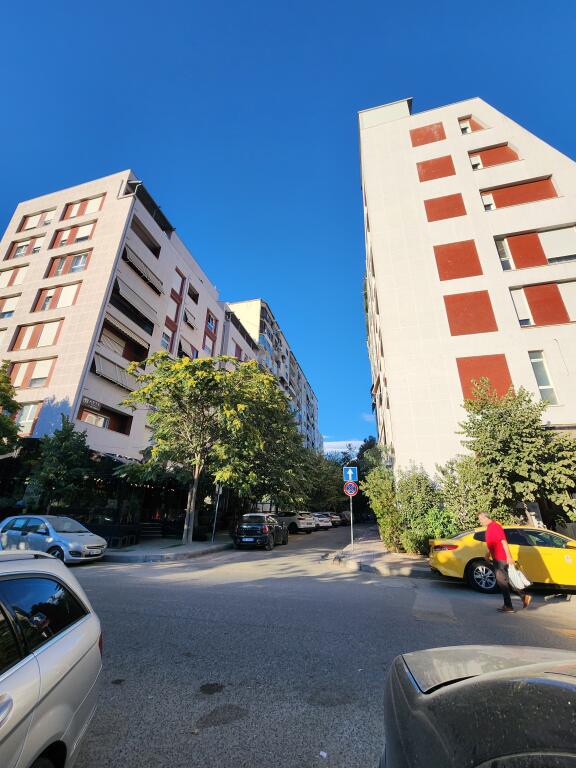 Vendesi Locale / Magazzino (dietro l'ex UET - bar Fame) piano -1 | Sup 319 m² 220.000€