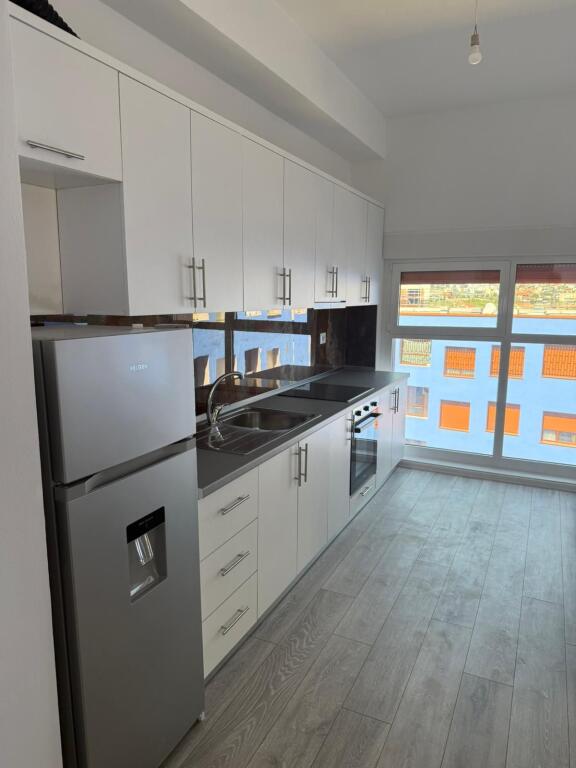 🚪Jepet me qera Apartament 2+1  📍Adresa : Ali Demi Magalem 21 💶Cmimi 550€