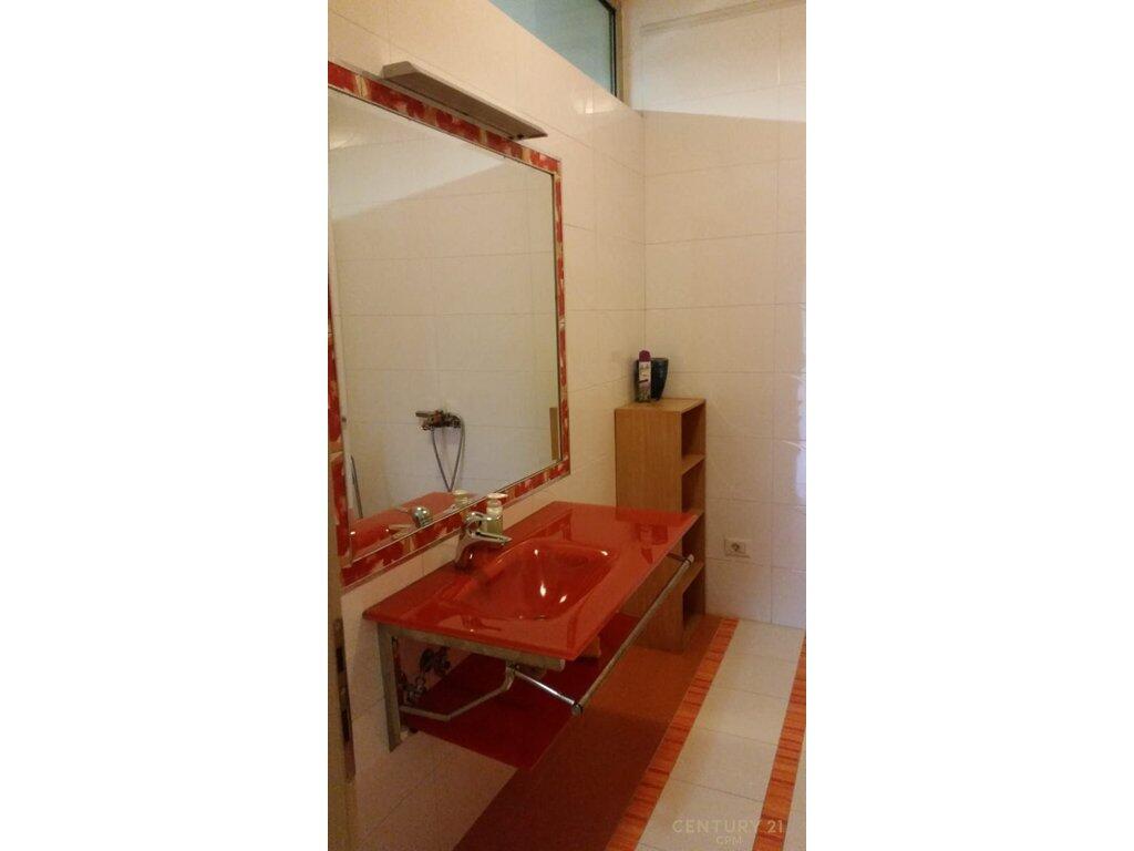Zyre për qira tek Garda 135 m²