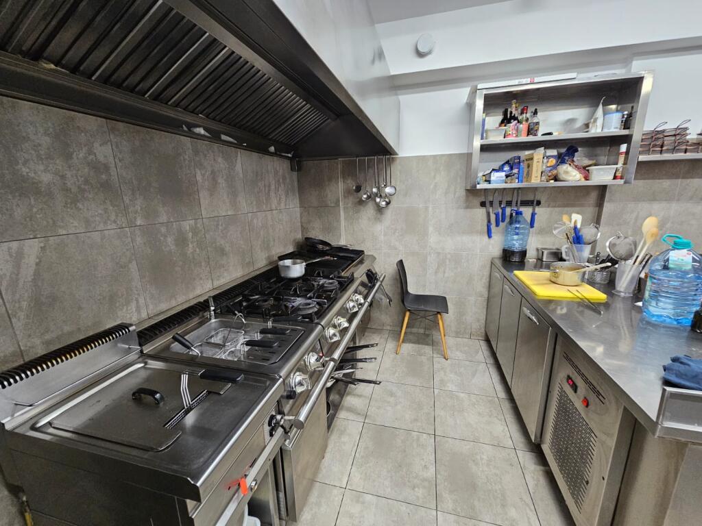 BAR RISTORANTE IN AFFITTO A KODRA E DIELLIT