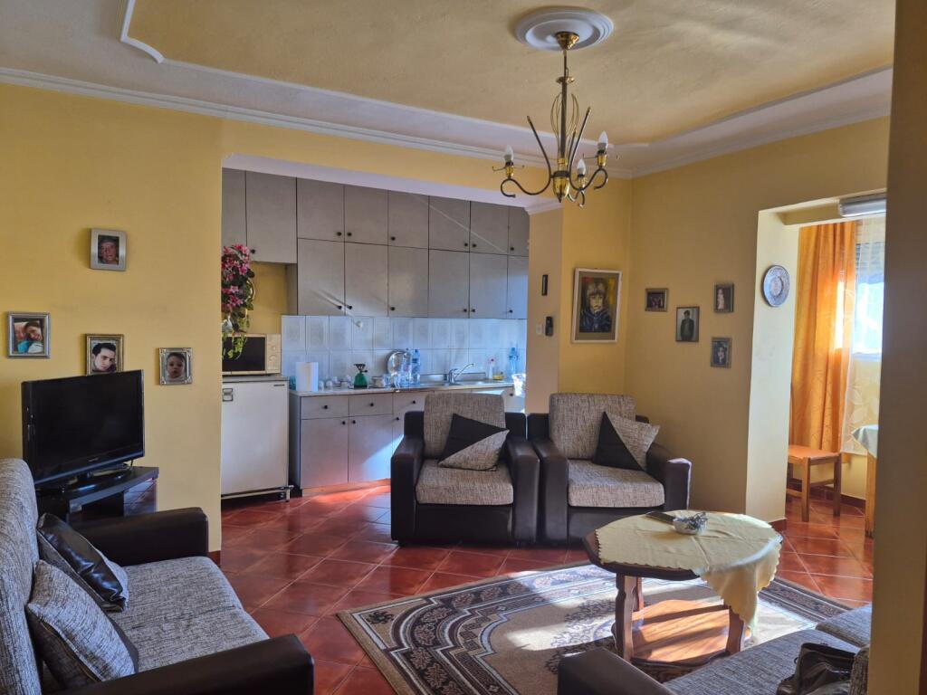 Super ap 1+1 tek pazari ri ( shkolla linkoln )