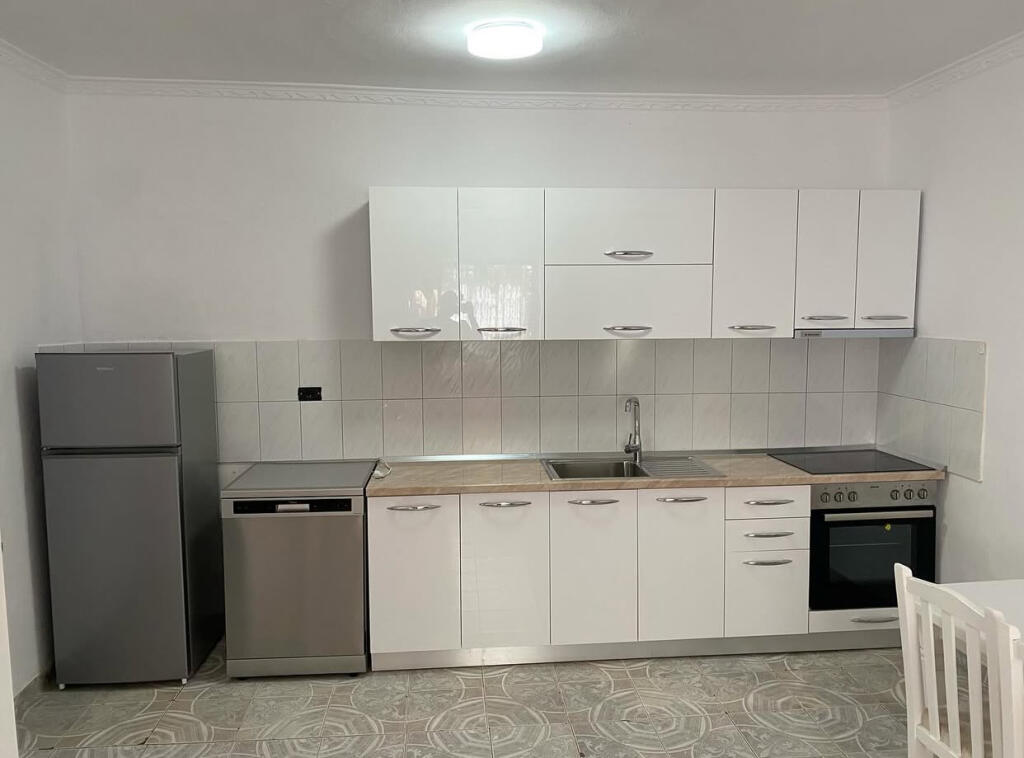🏡 Affittasi appartamento 1+1 in affitto al Bulevardi i Ri, ex St Trenit, Tirana