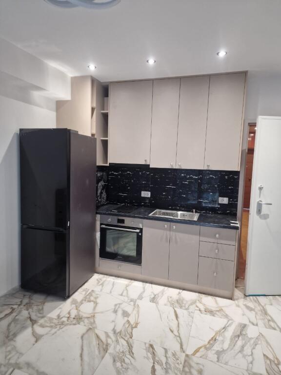 Super appartamento 1+1 in via Kavaja (vicino alla moschea) con parcheggio 2025