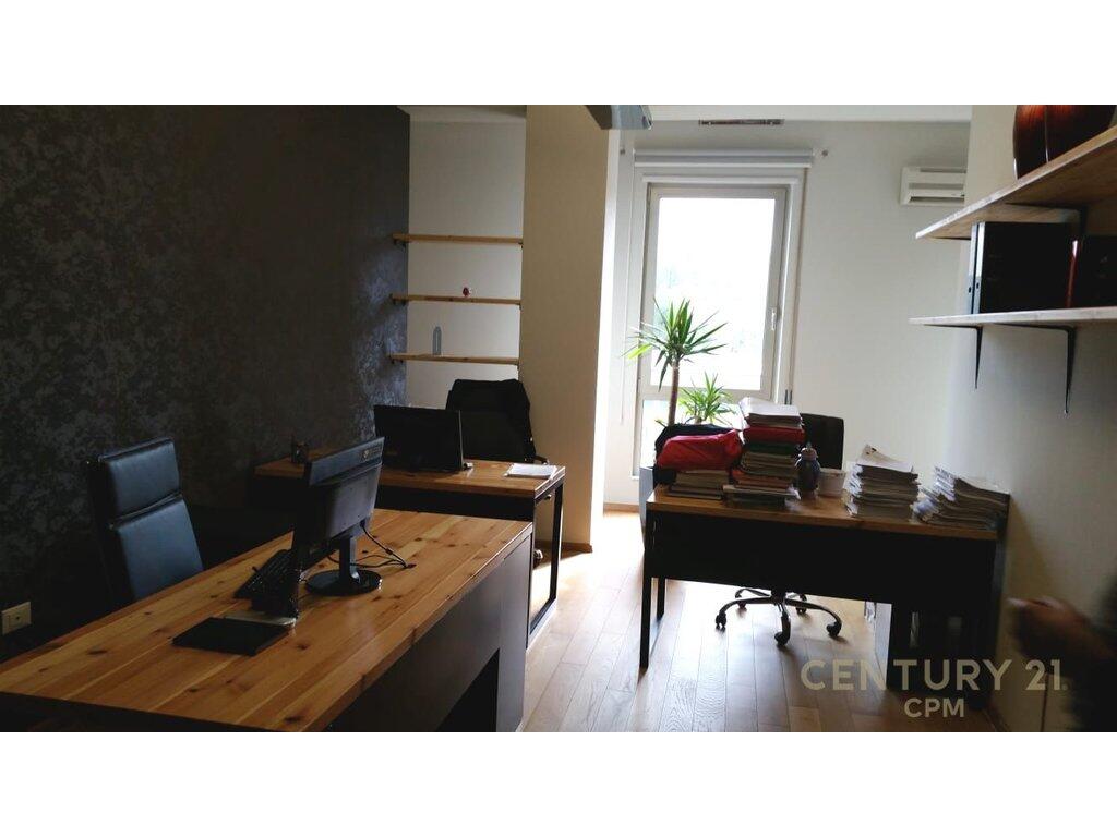 Jepet apartament me qira per zyra tek Garda.
