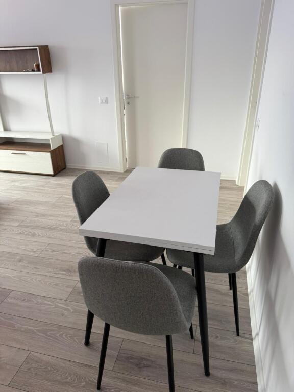 🚪Jepet me qera Apartament 2+1  📍Adresa : Ali Demi Magalem 21 💶Cmimi 550€