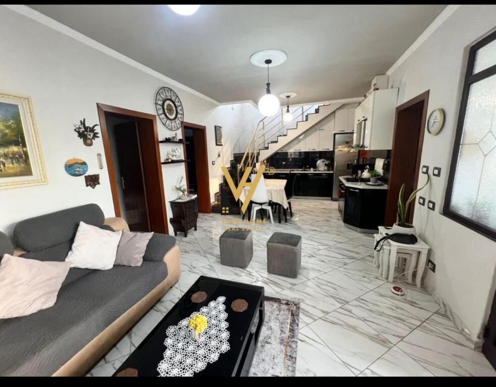 VENDESI PRIVATO 3+1 IN VENDESI DURRES SPIAGGIA 190.000 EURO