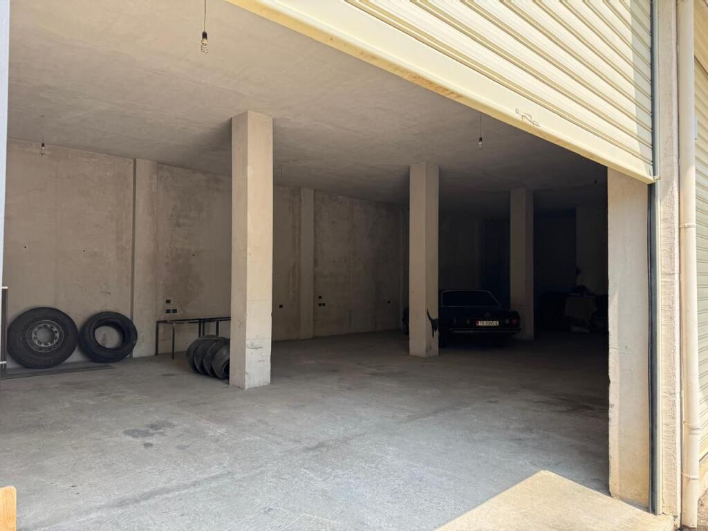 Rent, Environment, Paskuqan, PRM55796
