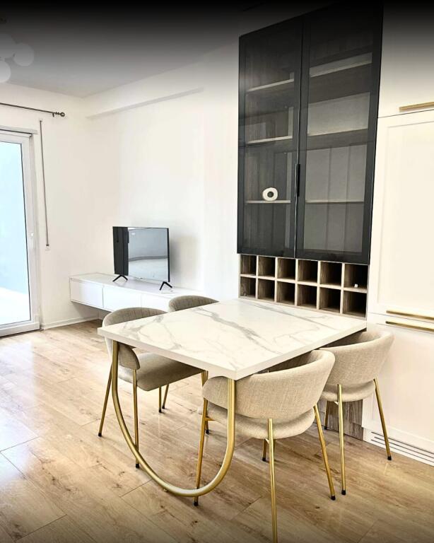 Apartament 1+1+verande per qira ne Astir.