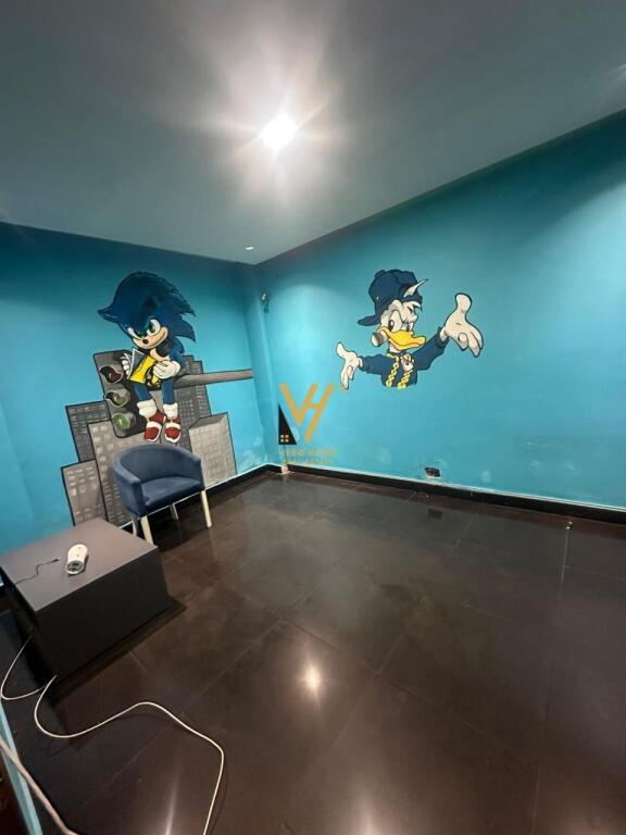 JEPET AMBIENT BIZNESI 160 M2 ME QERA TE MYSLYM SHYRI 1.000 EURO