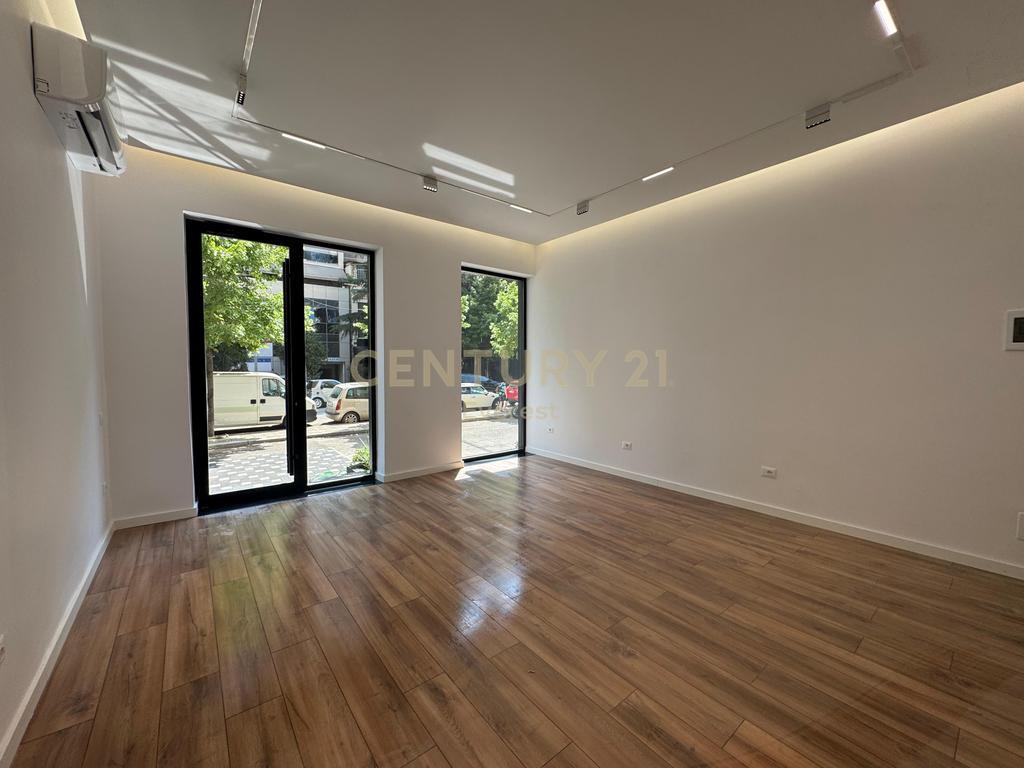 VENDITA LOCALE COMMERCIALE | VICINO A SQUARE 21