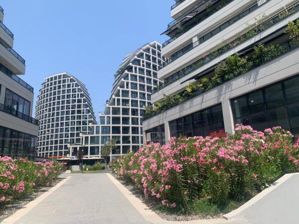 ZYRE ME QERA 158 M2 LAKE VIEW 1.850 EURO