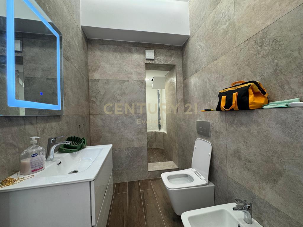 VENDITA LOCALE COMMERCIALE | VICINO A SQUARE 21