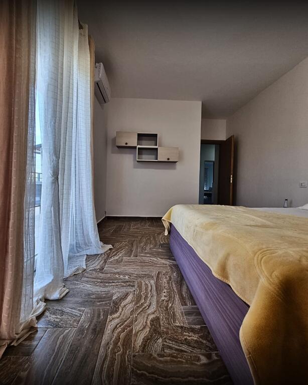 Jepet me Qira – Apartament 1+1 me Verandë Fantastike!