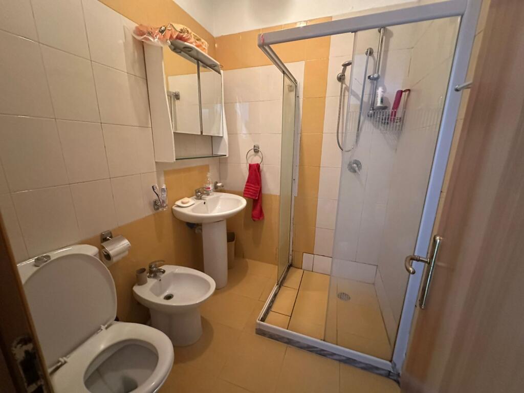 Bulevardi Zogu Par Jepet Apartament 2+1+2 me qera