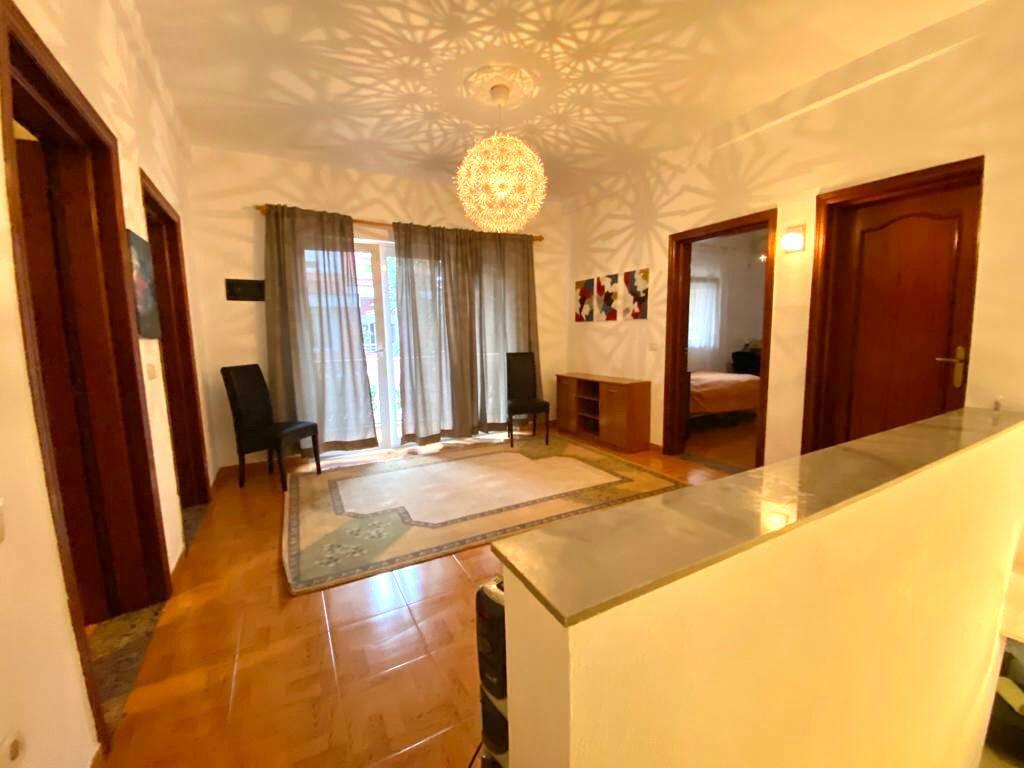 DUPLEX IN AFFITTO – ZONA 21 DHJETORI (Frosina Plaku) 📍 Stradina tranquilla vicino all’anello principale e via Kavaja