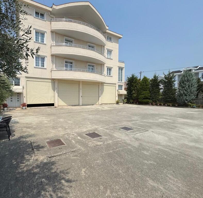 Rent, Environment, Paskuqan, PRM55796