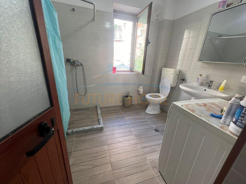 Shitet, Apartament 1+1, Laprakë, Tiranë
