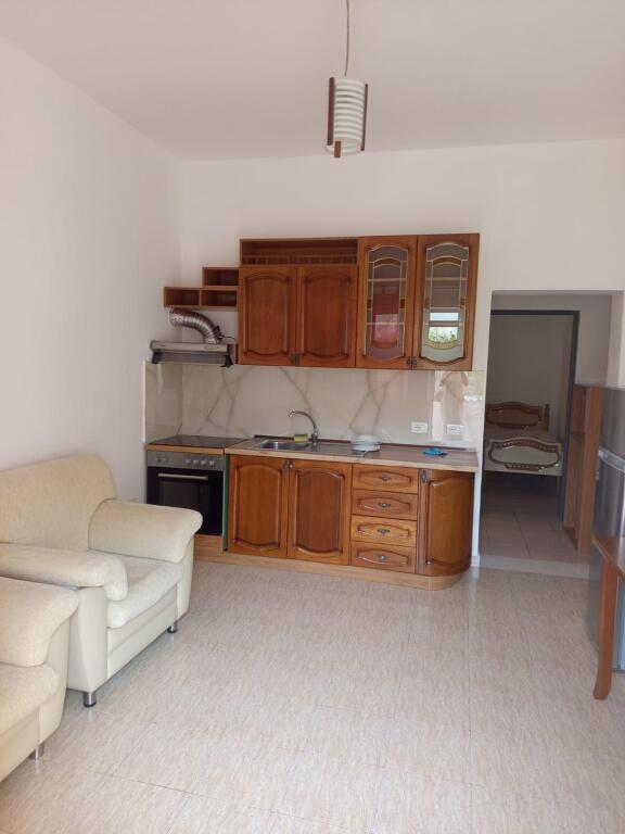 APARTAMENT 1+1. 32000 LEKE.FAKULTETI EKONOMIK