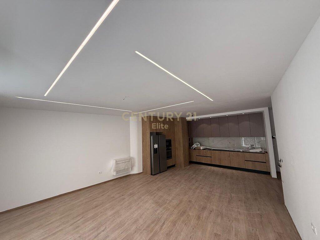 FOR RENT APARTMENT 2 + 1 + 2 NEAR JUVENILJA CASTELLO.