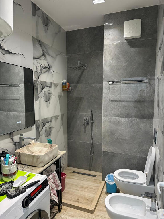 Appartamento in Vendita 3+1+2 presso 21 Dhjetori (ID B13099) Tirana.