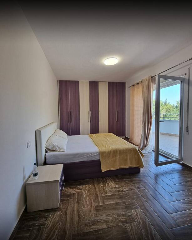 Jepet me Qira – Apartament 1+1 me Verandë Fantastike!
