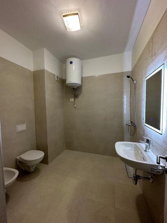 Jepet me Qira Apartament 1+1 – Farmacia 10