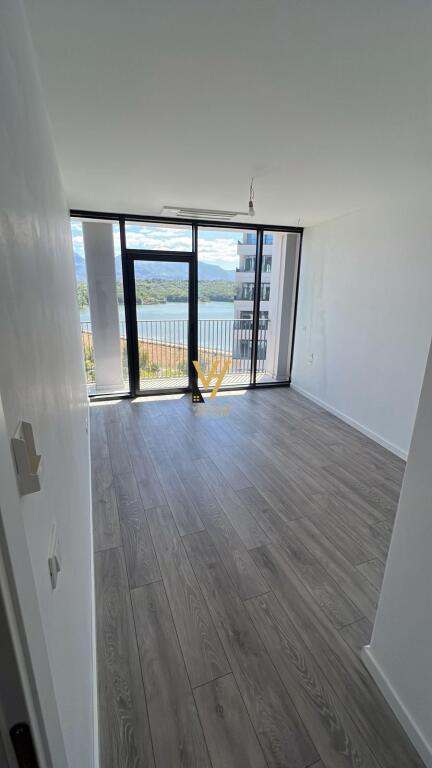 OFFICE 125 M2 FOR RENT AT LAKE VIEW 160,000 LEKE