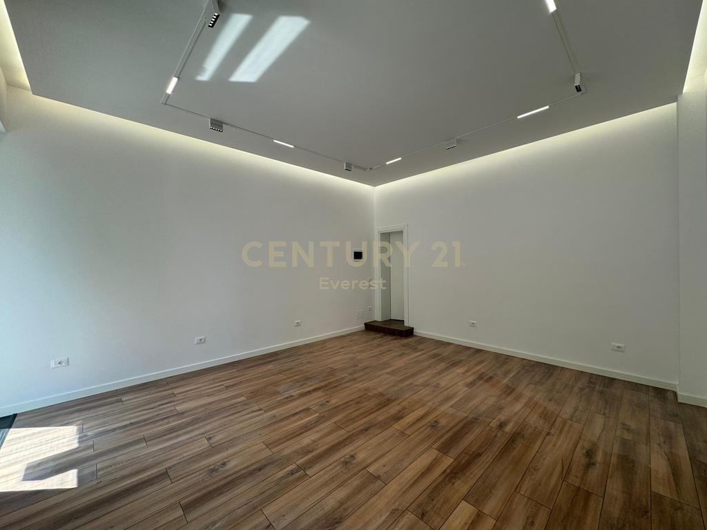 VENDITA LOCALE COMMERCIALE | VICINO A SQUARE 21